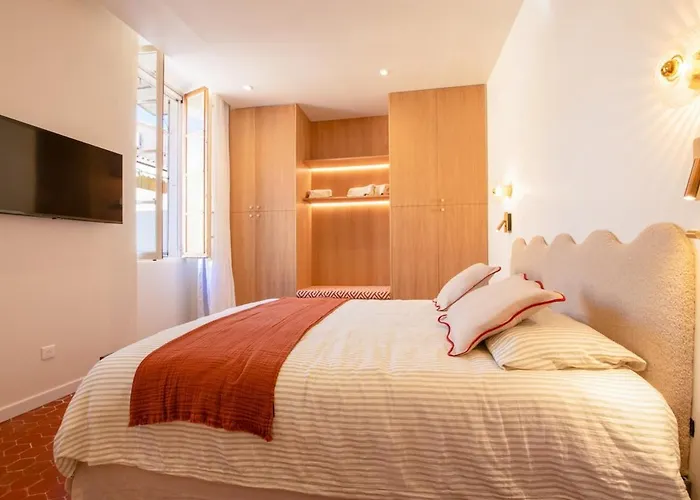 La Ramatuelle Place Des Lices Saint-Tropez