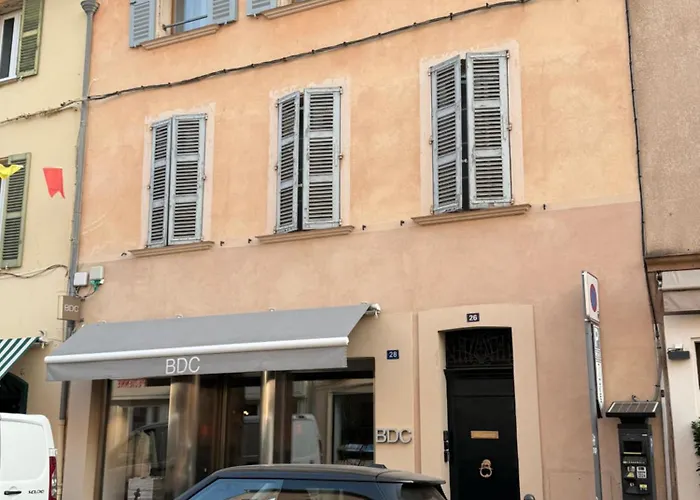 La Ramatuelle Place Des Lices Saint-Tropez